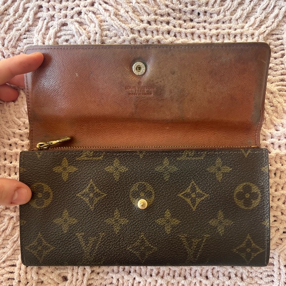 Louis Vuitton Wallet - Picture 3 of 9